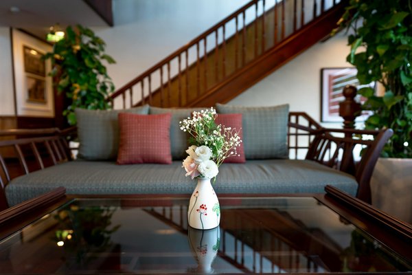 Come Abbinare le Scarpe con Tacco a Blocco in un Look Giornaliero senza Rinunciare al Comfort